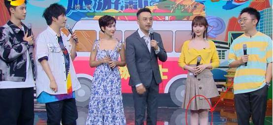 紧身|毛晓彤身材有多优越？穿紧身款都撑不起，镜头拍到全身时：扎心了