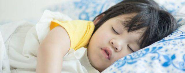孩子|儿科医生告诉你五大原则孩子发烧别急着往急诊送