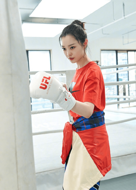 服装|宋轶运动还要化妆,是对自己颜值多不自信?网友称是摆拍效果