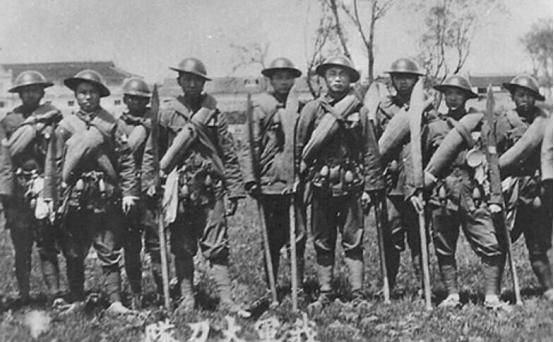 多少岁不让当兵 acdc35a7854a4d7ea46c4c506867cee2.jpeg