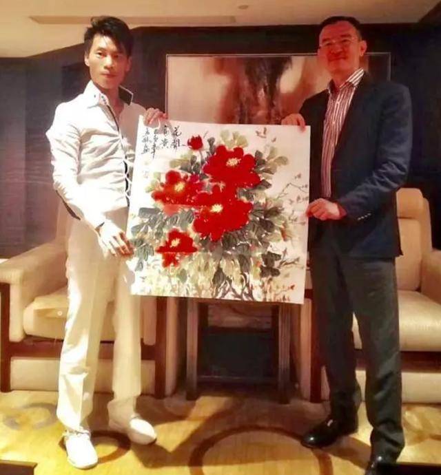 掌声|成功学“大师”又重现！深扒“听懂掌声”哥爆火的秘密