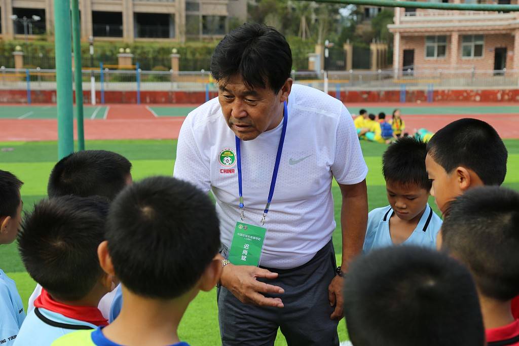 ‘hth官网入口’
明星从这里降生！足球城大连下层教练贾凌福和他的球星队员们(图4)