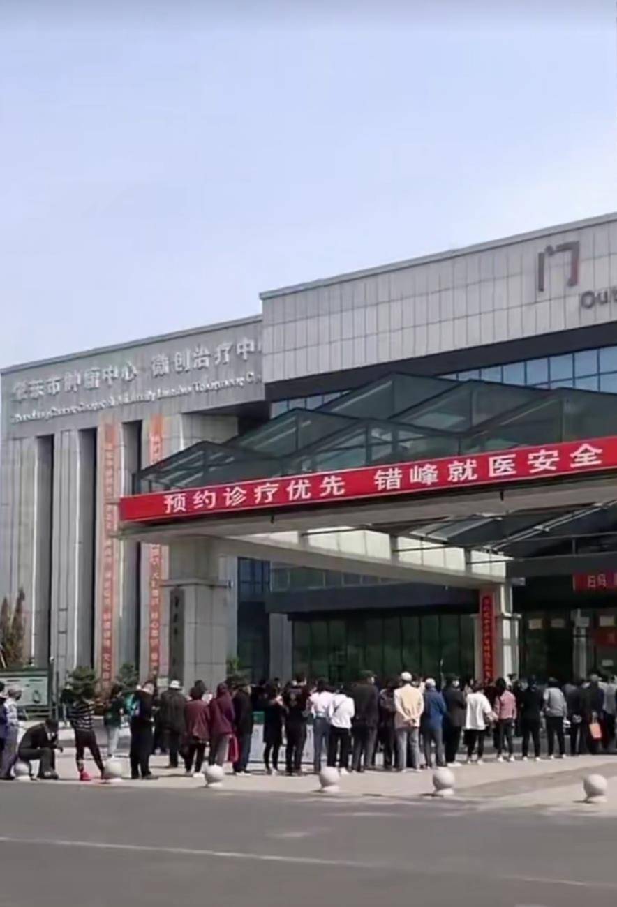 百万网红不幸触电身亡,主播大佬纷纷发文缅怀,殡仪馆排起长龙前来送别
