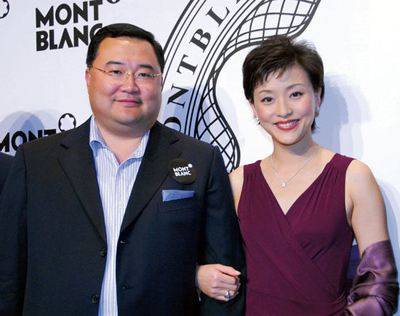 52岁的周涛和杨澜，都是著名主持人，不一样的年
