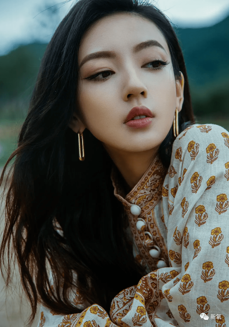 立体度|她不是安以轩亲妹吗？怎么出道5年都没火，还被骂到差点退圈？