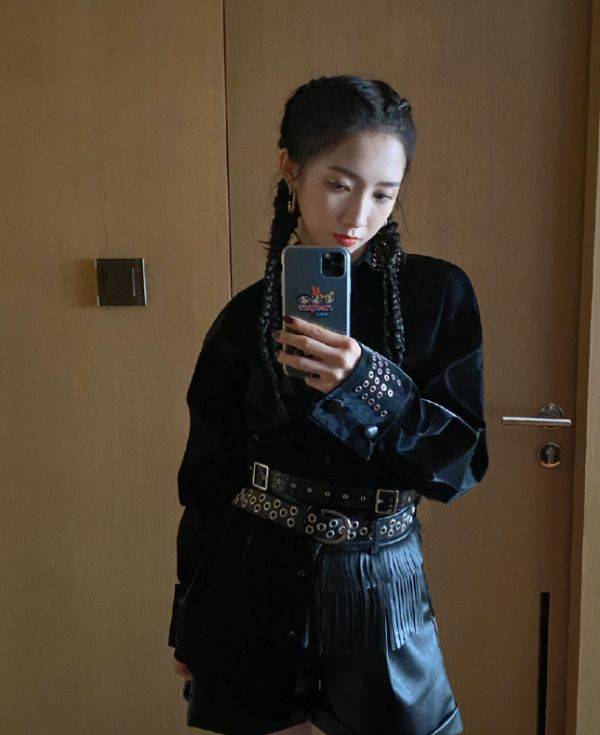有料|孟美岐妆容够野，不愧是“有料”女生，气场不一般