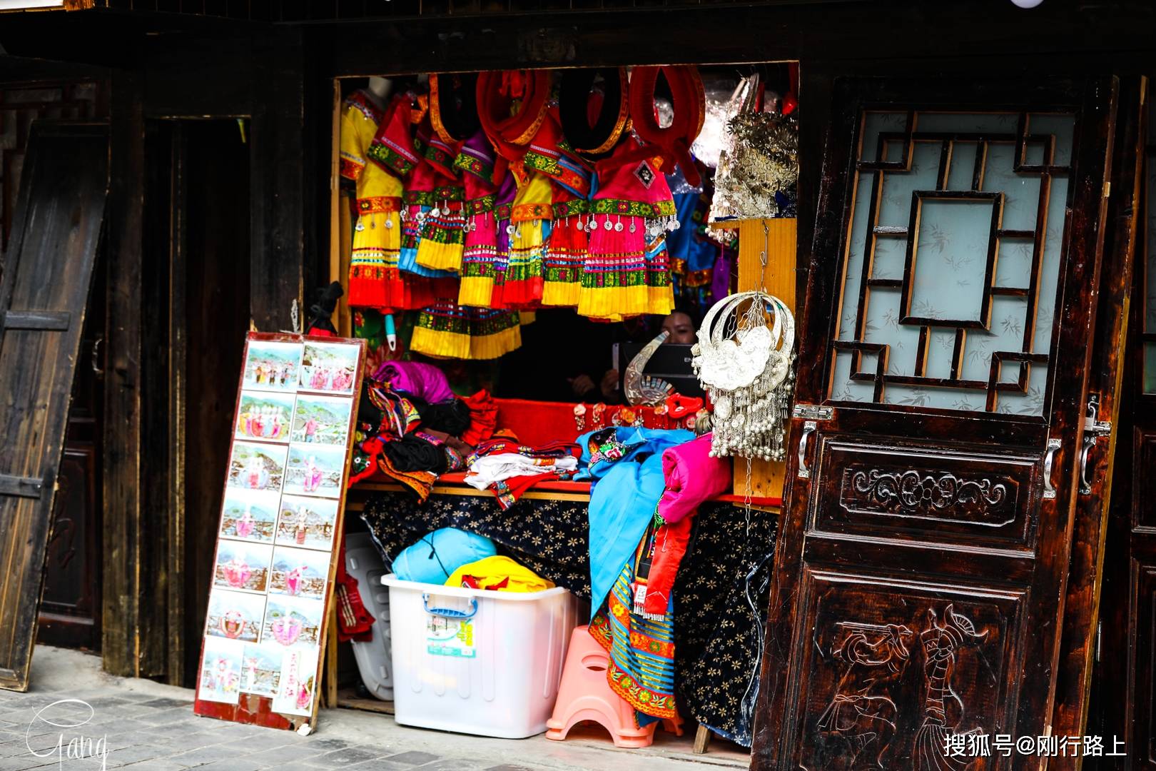 苗寨|不同的角度看西江千户苗寨,才发现没有白来