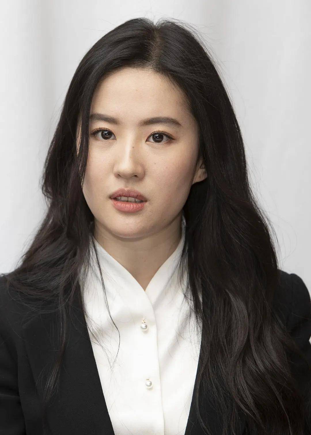 花木兰|刘亦菲为《花木兰》拍摄的生图曝光，神仙姐姐也抵不住一胖毁所有