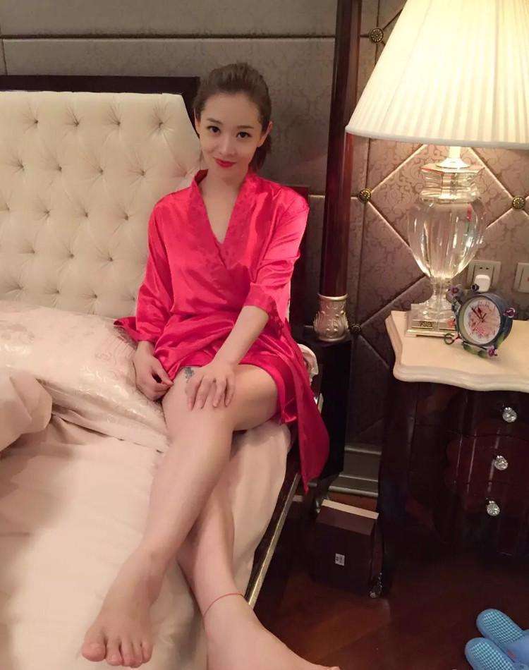 首先说到这一位女演员的话,大家应该都不会特别陌生,毕竟作为一名