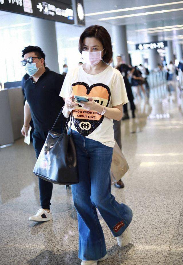 现在|真女神容颜也会老去，关之琳罕见公开露面，脸垮也有很多皱纹！