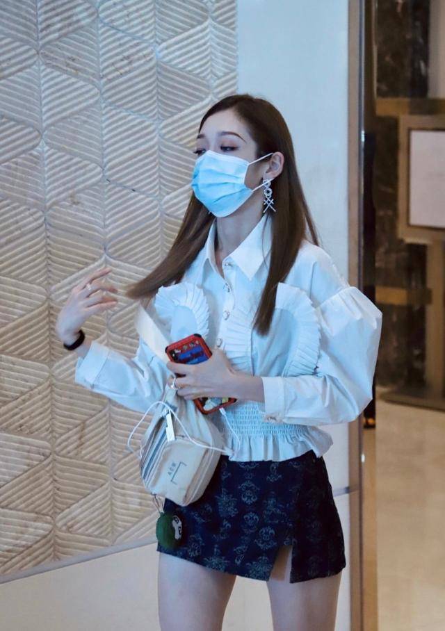 怎么穿衣服才可爱 c2e1469a547e4e6ead409f585188e098.jpeg