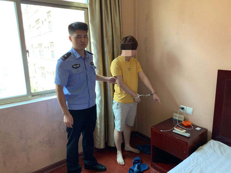 白露塘派出所快速解救受害人,抓获一涉嫌持刀抢劫和强奸的犯罪嫌疑人!
