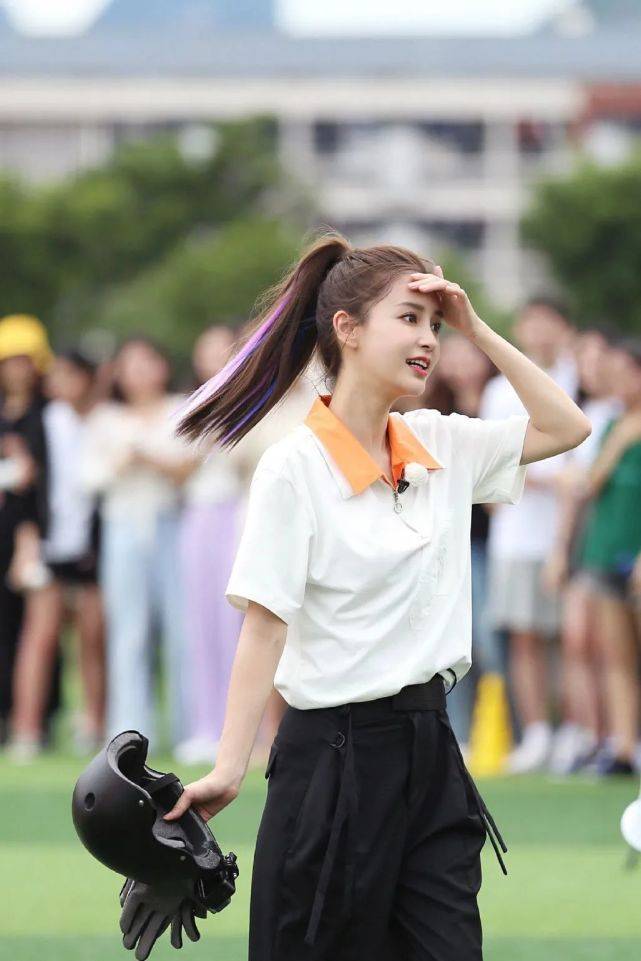 发型|挂耳染发型你尝试了吗？女星们纷纷挑战，减龄感十足有“女团味”