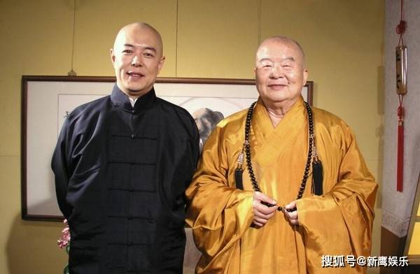 张铁林停车占公道与保安争执,网友:真当自己是皇上?