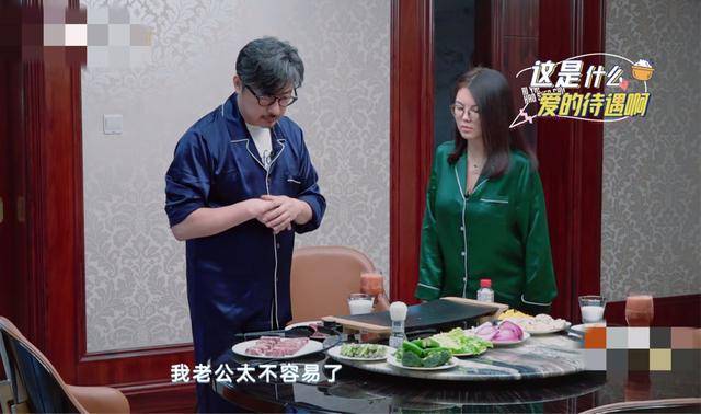 李湘王岳伦风波后秀恩爱,当众玩亲亲