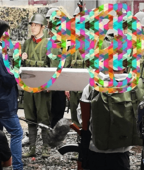 肖战戴头盔也难掩帅气.