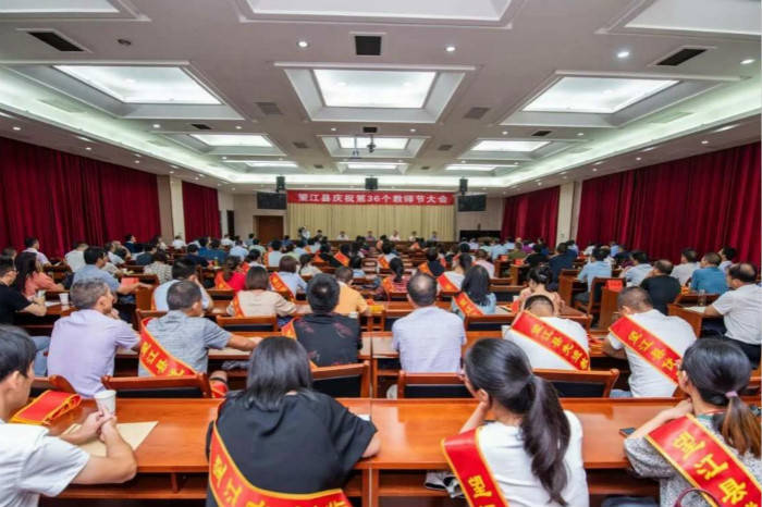 教育|安庆皖江中等专业学校两位教师获县级表彰