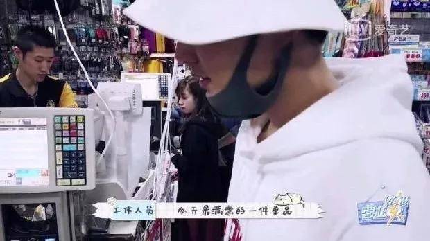 当红偶像被拍“车咚”女演员，强凹单身人设，