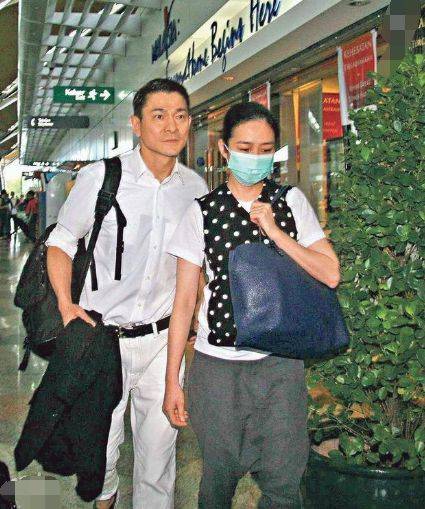 朱丽倩年轻时候的照片曝光,等了刘德华30年,看到照片后很耐看