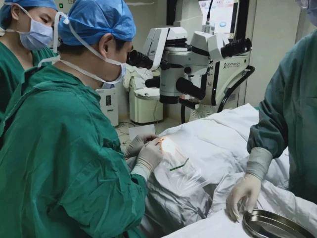 激光矫正手术是什么原理_激光手术矫正近视图片(3)
