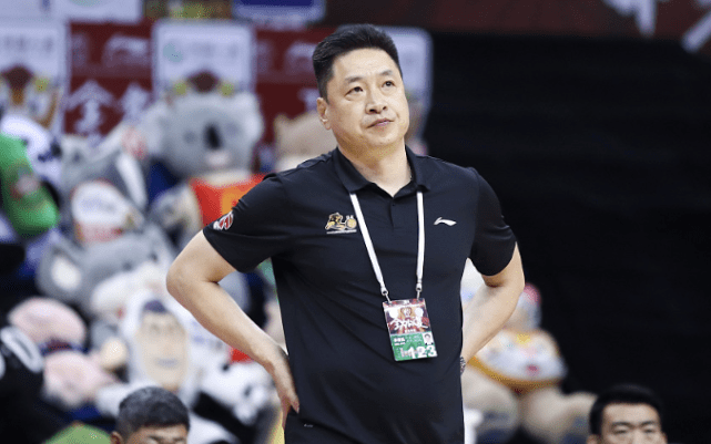 CBA官宣广厦注册大名单：无一人顶薪 孙铭徽胡金秋均仅剩1年合同