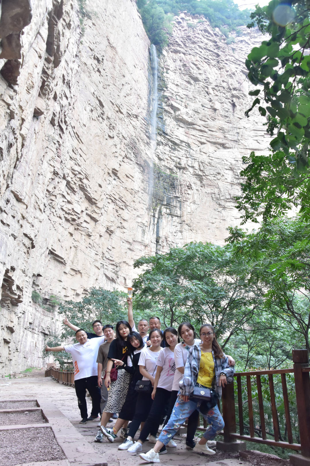 世界虽远,我们作伴去看!9月顺天教育集团嶂石岩团建活动回顾!-搜狐大视野-搜狐新闻
