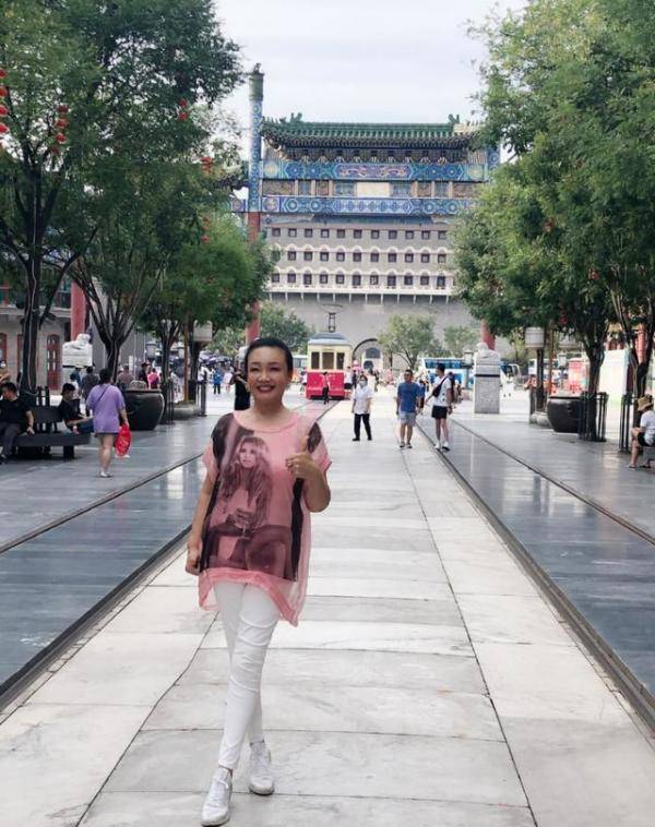 服装|大S的婆婆真会保养，就算吃大蒜都很优雅，这样的女人还挺有魅力