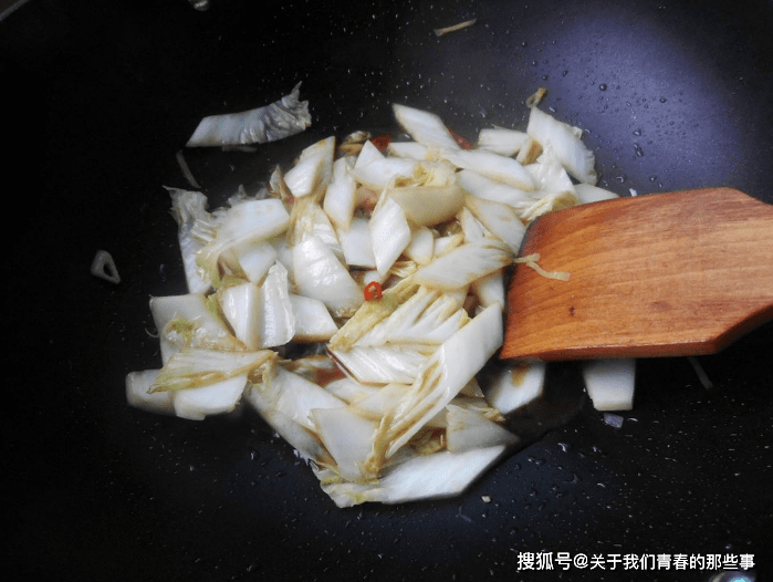 技巧|切好不要直接炒！掌握3个技巧，白菜脆爽入味，不出水醋溜白菜