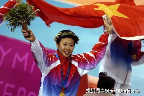 昔日|太美了!女排奥运冠军晒昔日旧照,周苏红身穿旗袍气质温婉知性