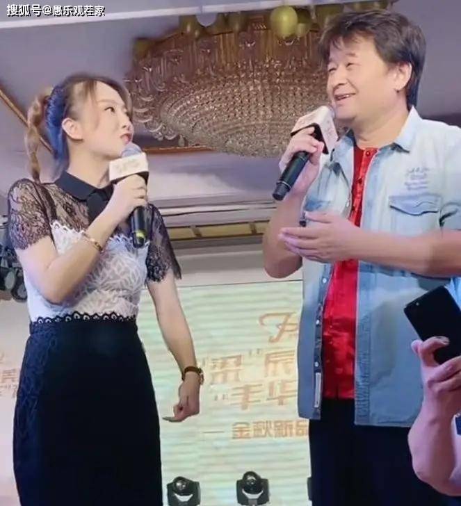 书法|原创61岁毕福剑现身商演，大秀歌喉书法，身体虽发福但精神状态不错