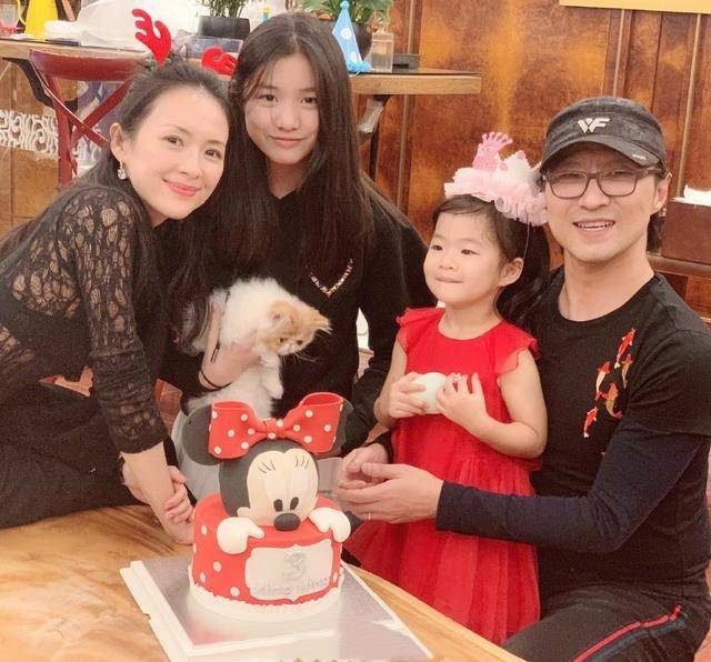 汪峰|大长腿比章子怡还高,相比之下醒醒好惨汪峰15岁大女儿初恋脸