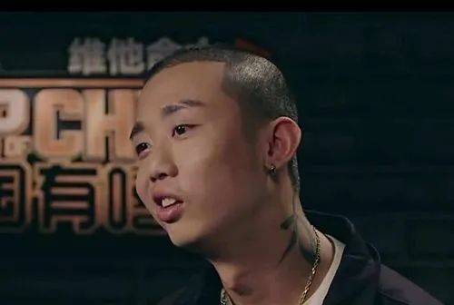 成毅旧照曝光，脑门大发际线高很显老，撞脸G