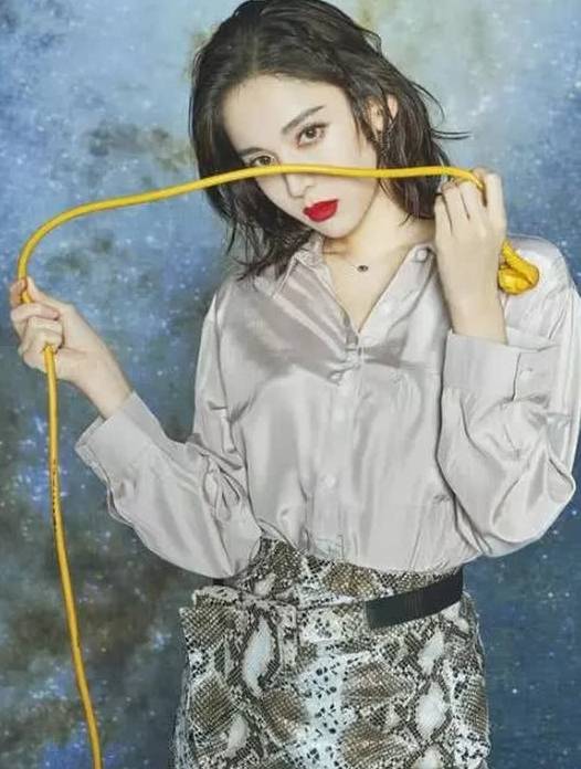 裙子|古力娜扎真敢穿“蛇皮”也能当裙子穿？实力让人佩服