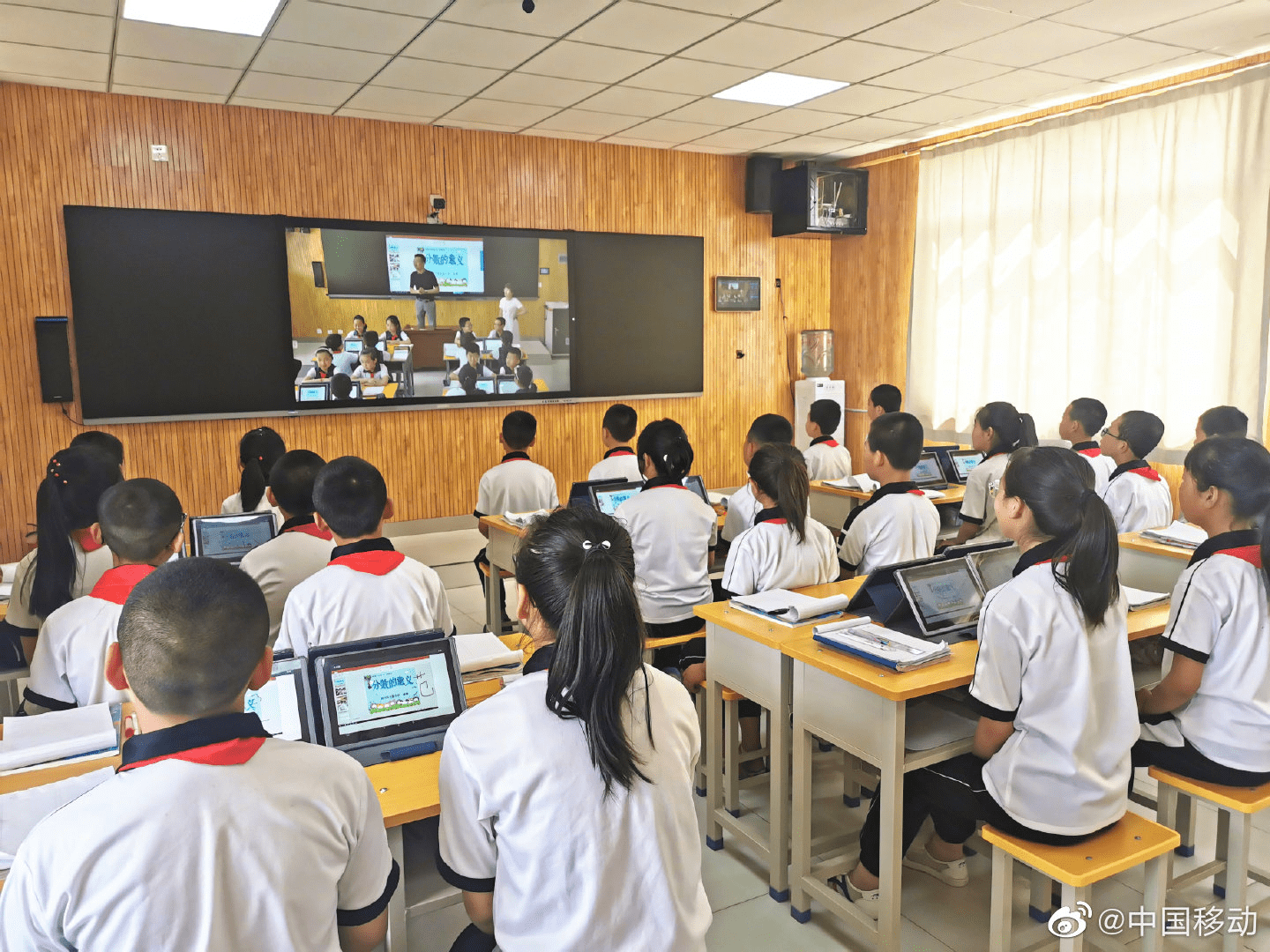 坚守|914【中投-终稿】20周年 - 教育扶贫+远程教育，“移动人”坚守了什么？