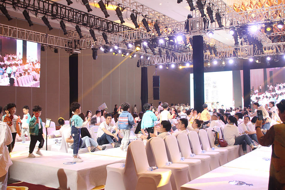 peiqikids 2021春季童装订货会模特走秀