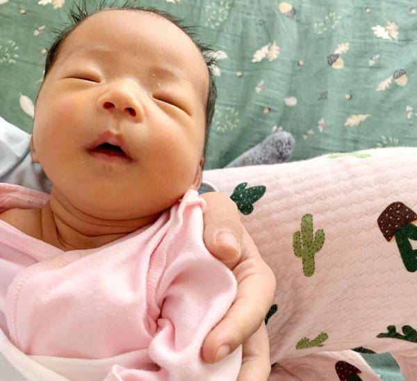 诱因|诱因和缓解方式,新手妈妈要尽早掌握婴儿的“落地醒”事出有因