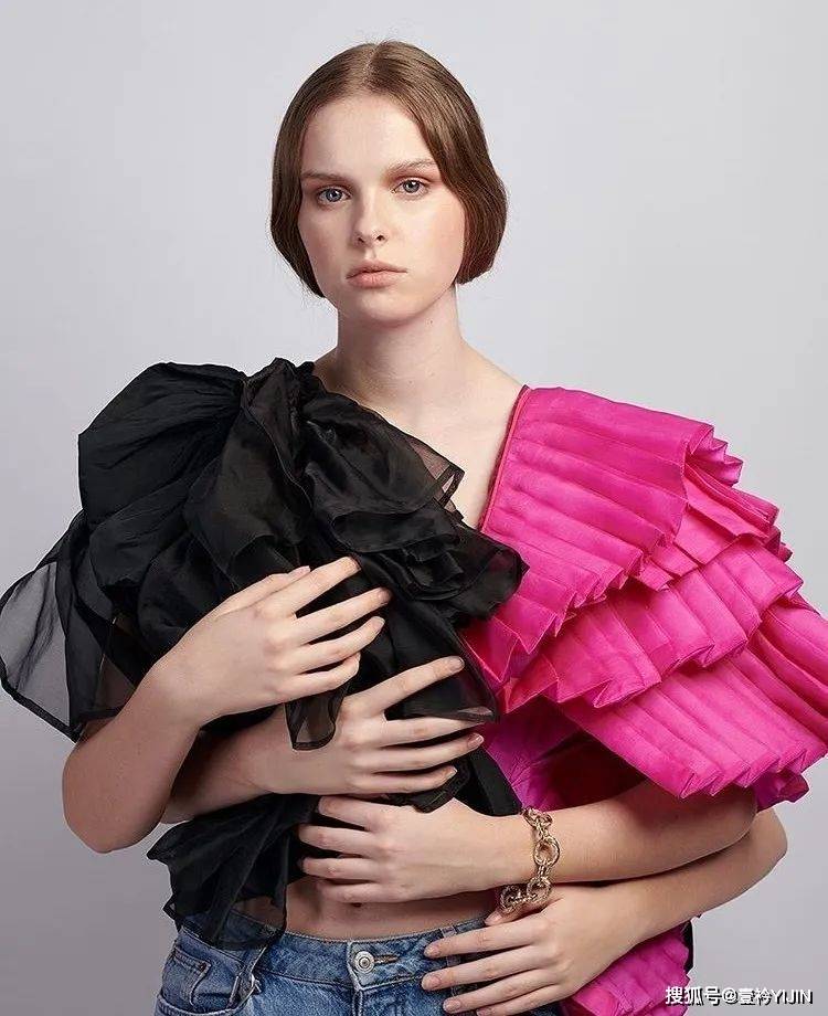 越南|被巴黎世家抄袭？把衣服种上鲜花、冻进冰块里？越南时装的高光时刻