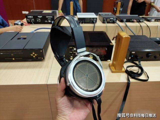 HiFiMAN|30万的耳机，听起来什么感觉？