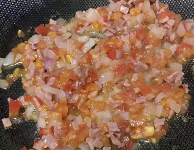 米饭怎么煮好吃简单的做法 060a17dffd3846f7a689989806356a2b.jpeg