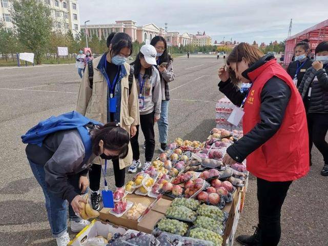 消息资讯|防控疫情便利师生点赞满洲里俄语职业学院“金秋助学展卖会”举措