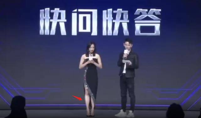 直播|宋茜出席品牌活动，精修图绝美，但直播镜头暴露她真实容貌和身材