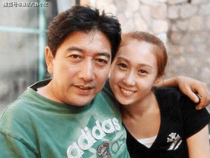 央视名嘴水均益:与瘫痪发妻离婚 获女儿力挺 养智残哥哥16年