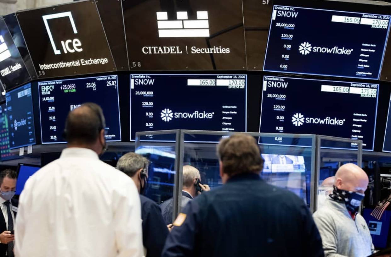 发行价|巴菲特加持的Snowflake开盘股价翻倍：市值超700亿美元