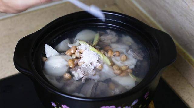 莲藕排骨汤怎么煲才好喝 4d56724d9eda40bb9e89d66ab6dbda71.jpeg