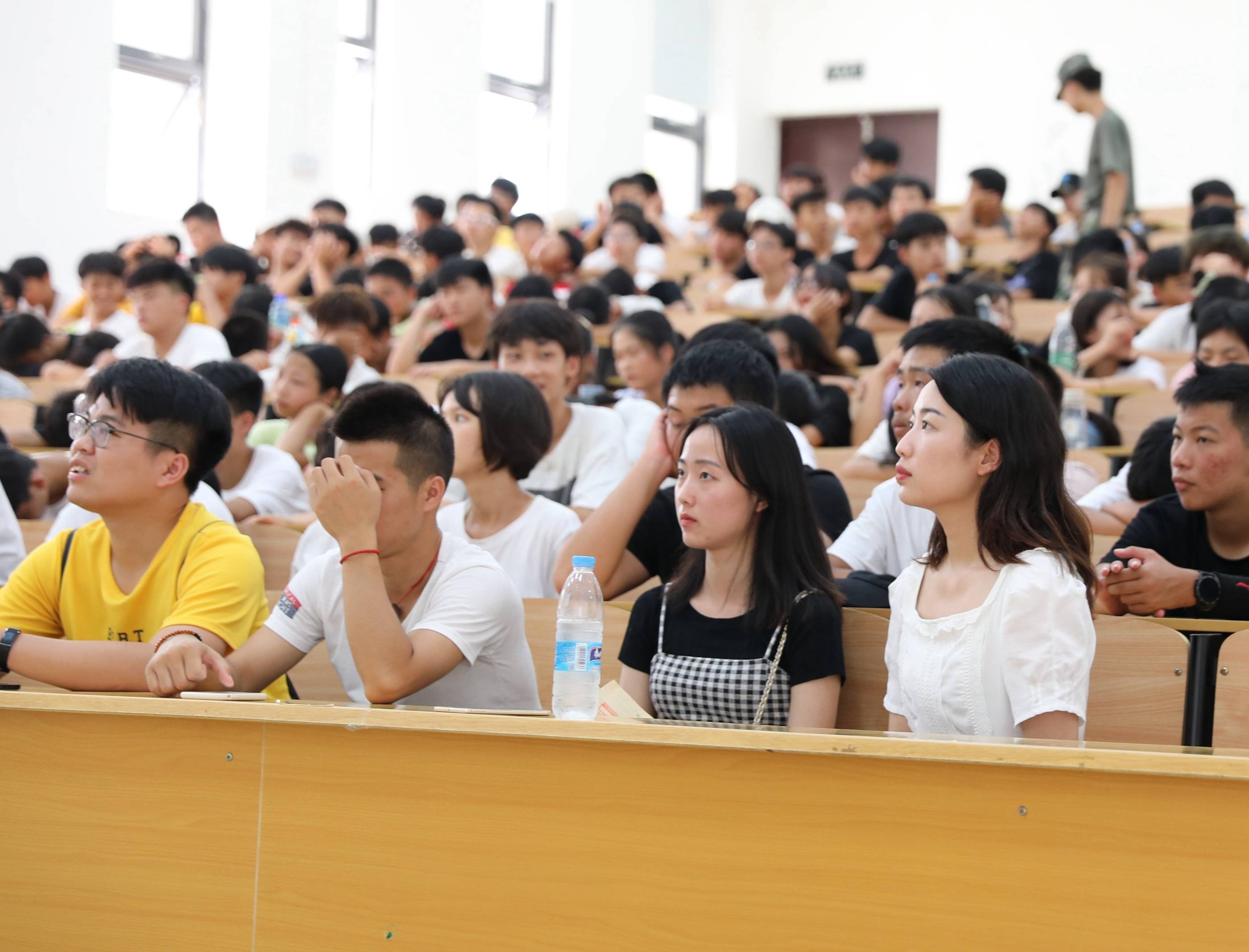 广西市场监管局关工委"计量科普"活动走进南宁学院