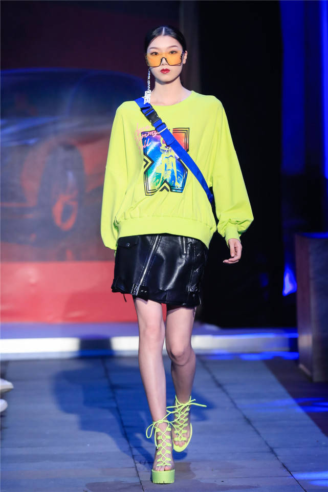 时尚|湛湛长江去 时尚骤雨来