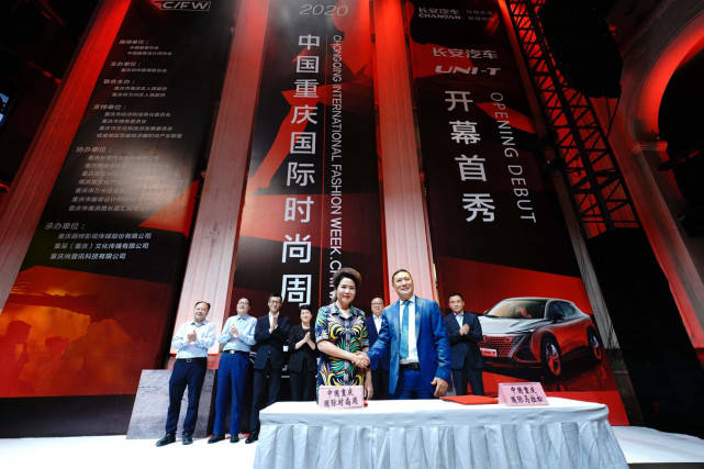 时尚|湛湛长江去 时尚骤雨来