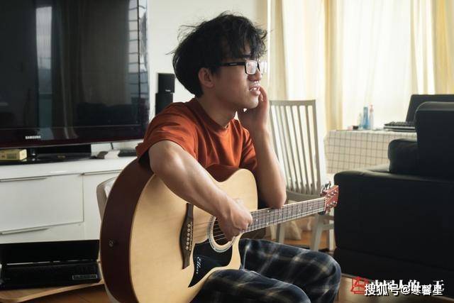 困在出租屋的应届毕业生:三男一女,毕业证、工作没着落