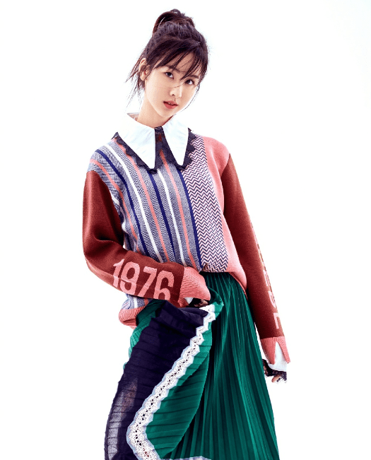 化妆|夏季海滩拍照显出唯美感？陈都灵不化妆出镜，不愧是素颜女神