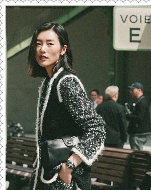 国模之|国模之光刘雯也败了？穿连体裤不秀身材玩气质，凹出象腿辣眼